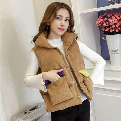 Μοντέρνο γυναικείο γιλέκο με τσέπες και κουμπιά σε καφέ χρώμα