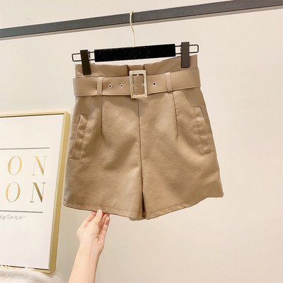 Σύντομα γυναικεία έκο δερμάτινα παντελόνια σε μαύρο και καφέ χρώμα