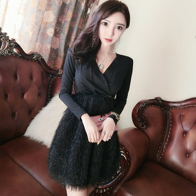 Rochie elegantă de damă, cu decolteu spitz și mâneci lungi, de culoare neagră