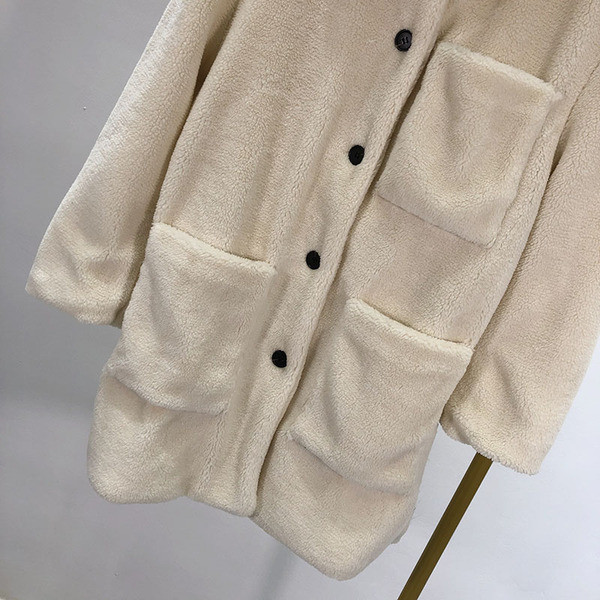 Дълго бежово пухено палто с джобове и копчета