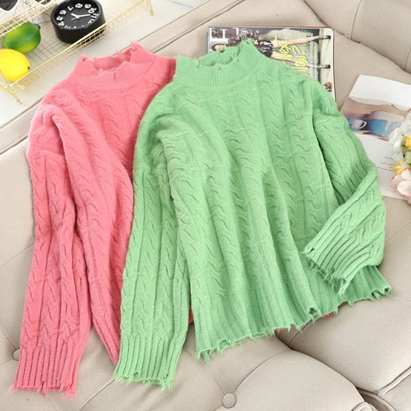 Μοντέρνο γυναικείο πουλόβερ με χαμηλό γιακά σε διάφορα χρώματα
