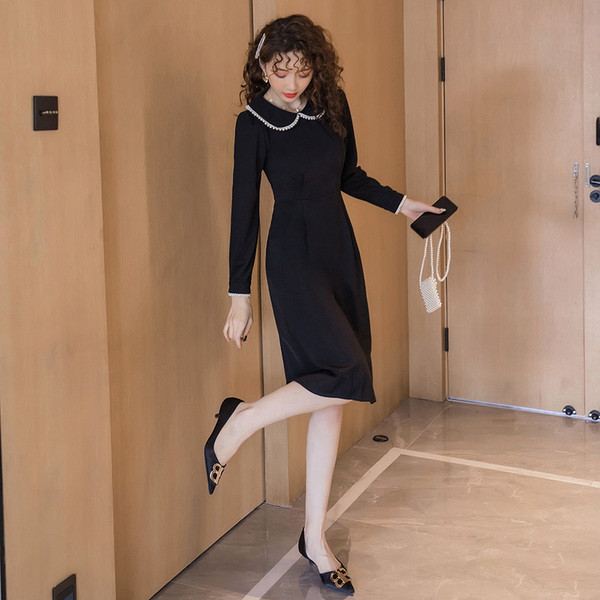 Rochie de dama modern model nou cu decolteu O si perle in negru