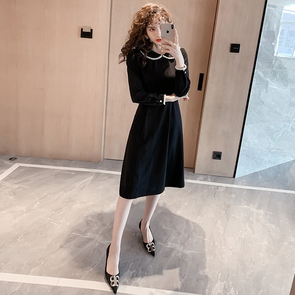 Rochie de dama modern model nou cu decolteu O si perle in negru