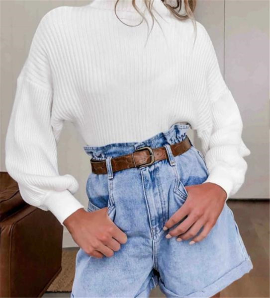 Bluză de damă elegantă cu guler înalt și mâneci lungi în culoarea albă