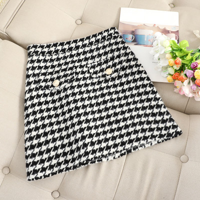 Modern női szoknya gombokkal, két színben