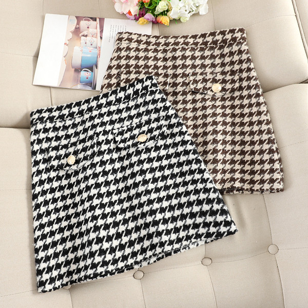 Modern női szoknya gombokkal, két színben