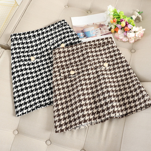 Modern női szoknya gombokkal, két színben