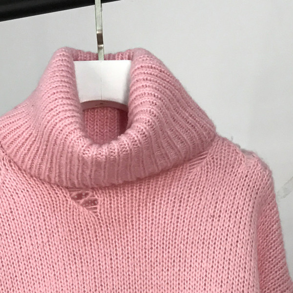 Νέο μοντέλο μοντέρνο γυναικείο πουλόβερ με μεγάλο κολάρο σε μοβ και ροζ χρώμα