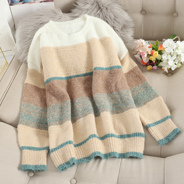 Pulover de dama cu decolteu oval in doua culori