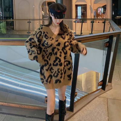 Μακρύ και φαρδύ πουλόβερ με λαιμόκοψη