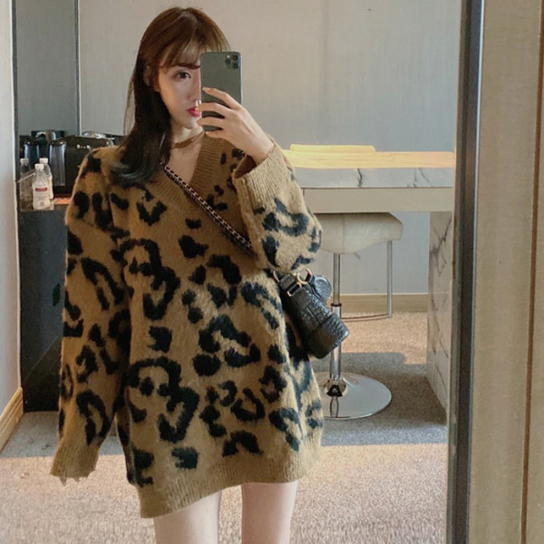 Μακρύ και φαρδύ πουλόβερ με λαιμόκοψη 