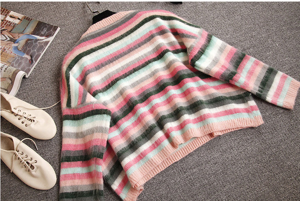 Új modell csíkos női pulóver O-nyakkal és flitterekkel