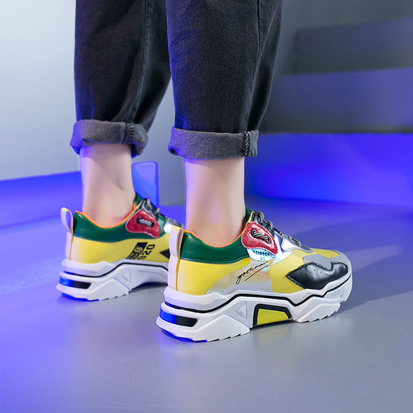 Adidasi moderni de dama colorati cu talpa inalta si aspra