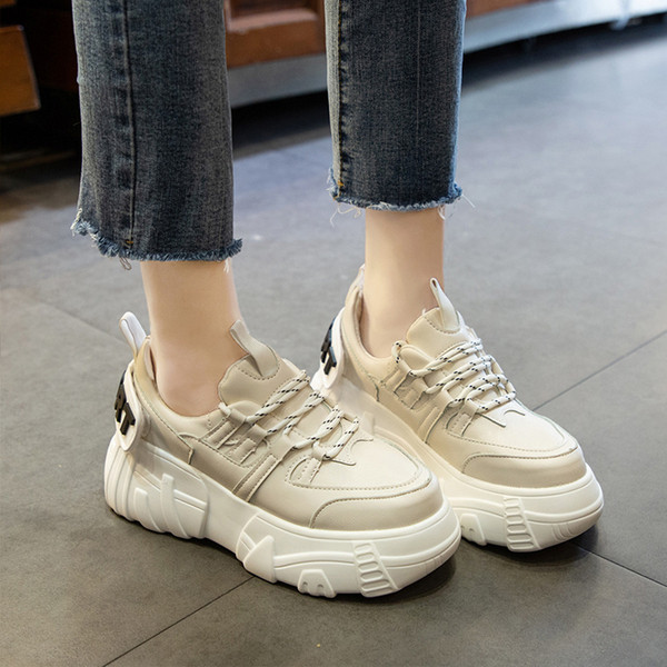 ΝΕΟ μοντέλο μοντέρνα γυναικεία αθλητικά παπούτσια με ψηλό τακούνι σε μαύρο, ασημί και μπεζ χρώμα