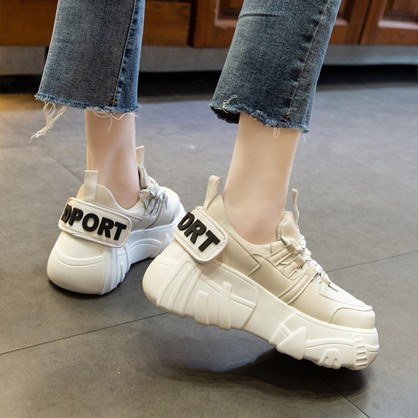 ΝΕΟ μοντέλο μοντέρνα γυναικεία αθλητικά παπούτσια με ψηλό τακούνι σε μαύρο, ασημί και μπεζ χρώμα