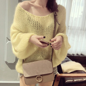 Μοντέρνο γυναικείο πουλόβερ με μακρύ μανίκι και λαιμόκοψη O