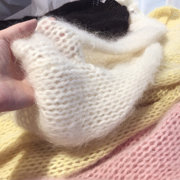 Μοντέρνο γυναικείο πουλόβερ με μακρύ μανίκι και λαιμόκοψη O