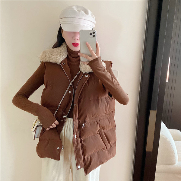 Γυναικείο γιλέκο με μαλακή επένδυση σε καφέ χρώμα