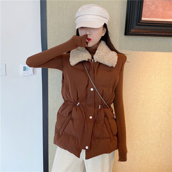 Γυναικείο γιλέκο με μαλακή επένδυση σε καφέ χρώμα