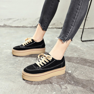 Γυναικεία παπούτσια με ψηλή πλατφόρμα σε μπεζ και μαύρο χρώμα