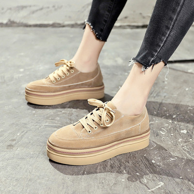 Γυναικεία παπούτσια με ψηλή πλατφόρμα σε μπεζ και μαύρο χρώμα