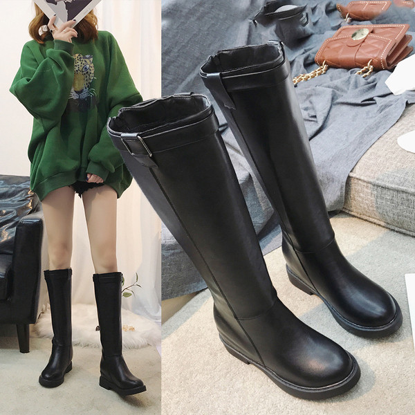 Κομψές γυναικείες έκο δερμάτινες μπότες σε μαύρο χρώμα