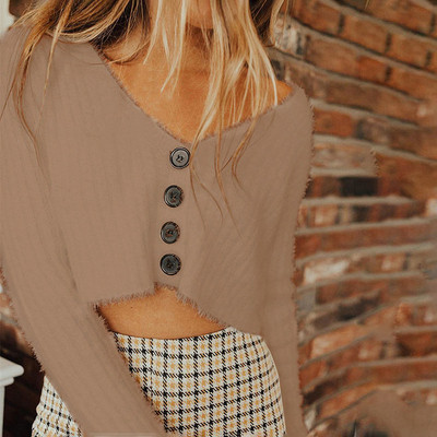 Μοντέρνα γυναικεία κοντύ ζακέτα με κουμπιά σε λευκό, ροζ και μπεζ χρώμα