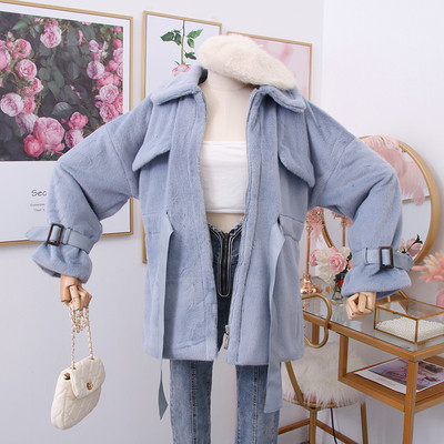 Μοντέρνο γυναικείο παλτό με ζώνη σε  μπεζ, μπλε και άσπρο χρώμα