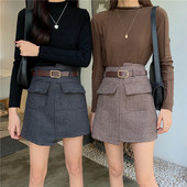 Rövid aszimmetrikus szoknya két színben övvel és zsebekkel