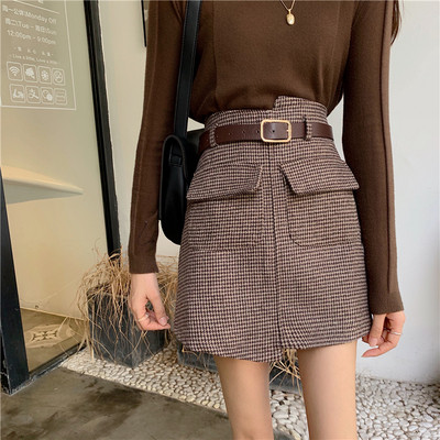 Rövid aszimmetrikus szoknya két színben övvel és zsebekkel