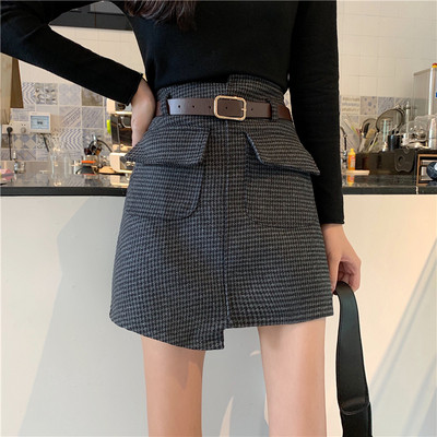 Rövid aszimmetrikus szoknya két színben övvel és zsebekkel