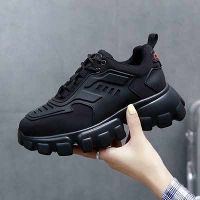 Női tornacipők új modellje durva talppal és fűzővel több színben