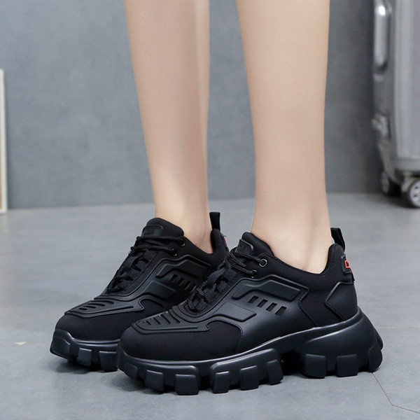 Női tornacipők új modellje durva talppal és fűzővel több színben