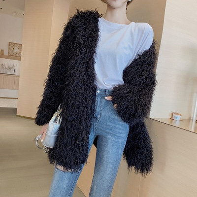 Μακρύ χνουδοτό παλτό σε λευκό και μαύρο χρώμα