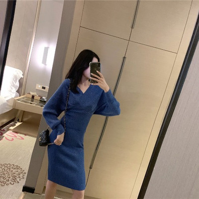 Rochie de damă cu decolteu spitz în roz și albastru