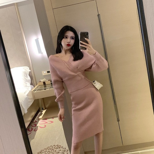 Rochie de damă cu decolteu spitz în roz și albastru