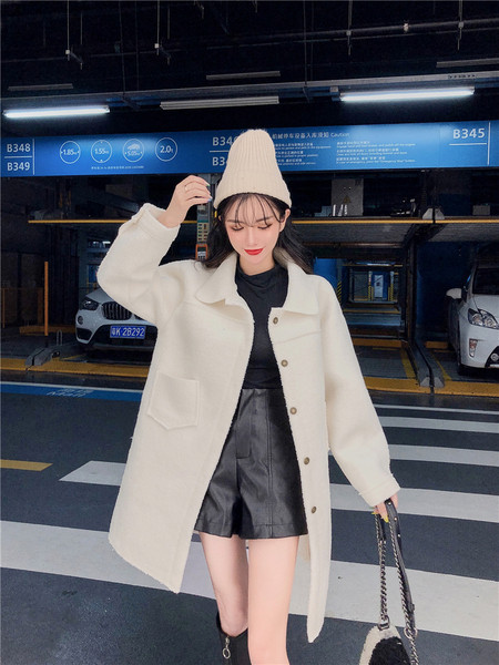 Дълго пролетно-есенно палто в розов и бял цвят  -  широк модел