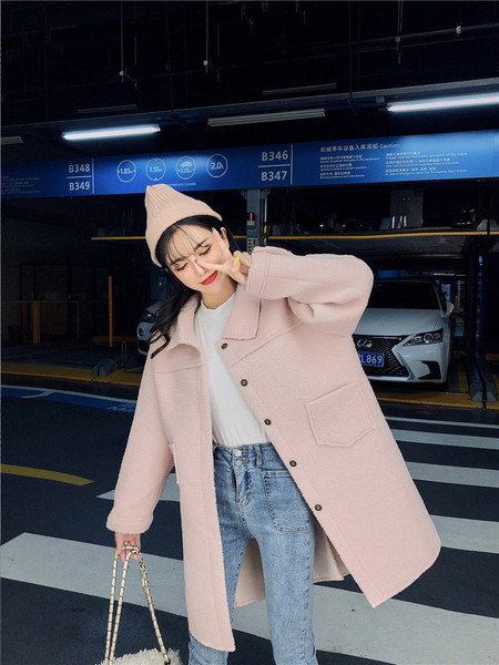 Дълго пролетно-есенно палто в розов и бял цвят  -  широк модел