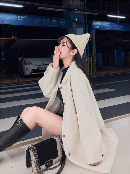 Дълго пролетно-есенно палто в розов и бял цвят  -  широк модел