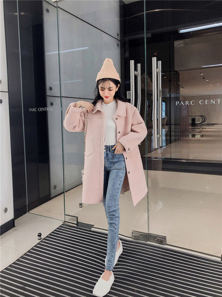 Дълго пролетно-есенно палто в розов и бял цвят  -  широк модел