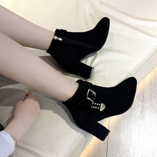 Cizme dama cu element metalic model ascutit