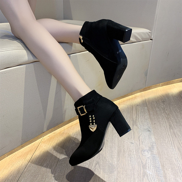 Cizme dama cu element metalic model ascutit