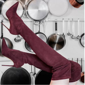 Μοντέρνες γυναικείες μπότες με λεπτό τακούνι σε τρία χρώματα