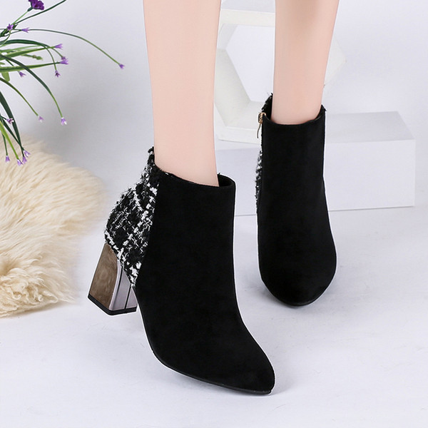 Κομψές γυναικείες μπότες με χαμηλό τακούνι - μυτερό μοντέλο