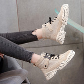 Γυναικεία αθλητικά παπούτσια με έγχρωμη σόλα σε τρία χρώματα