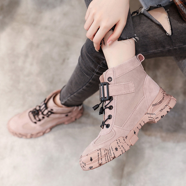 Γυναικεία αθλητικά παπούτσια με έγχρωμη σόλα σε τρία χρώματα