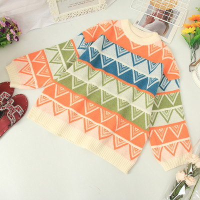 Pulover de dama modern cu decolteu oval si model floral