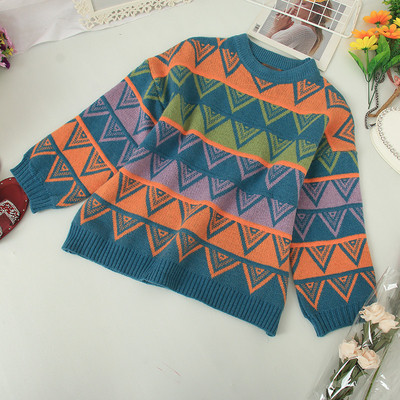 Pulover de dama modern cu decolteu oval si model floral