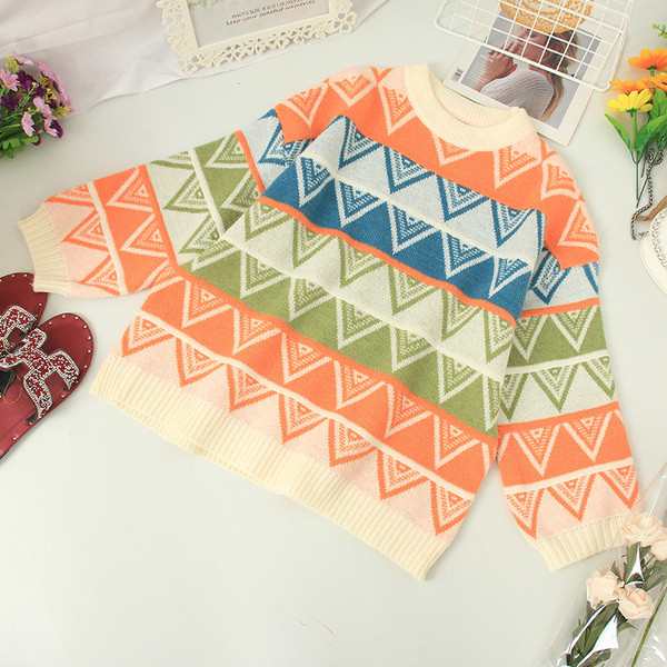 Pulover de dama modern cu decolteu oval si model floral