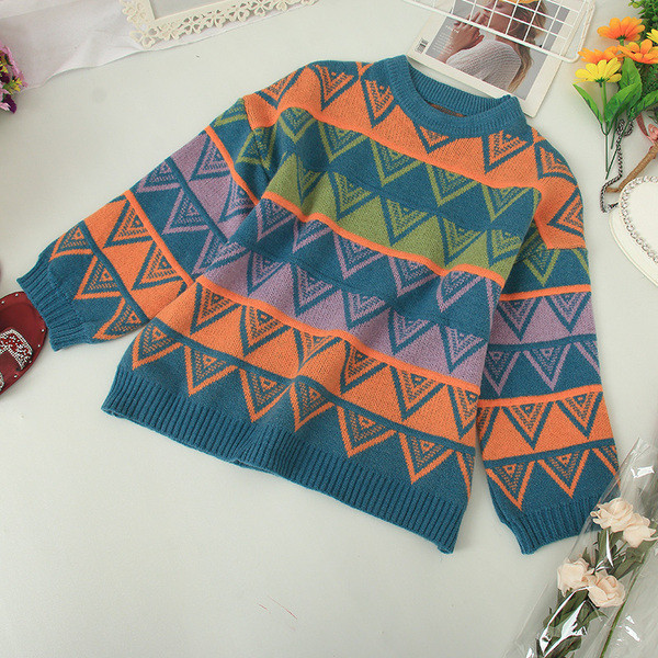 Pulover de dama modern cu decolteu oval si model floral